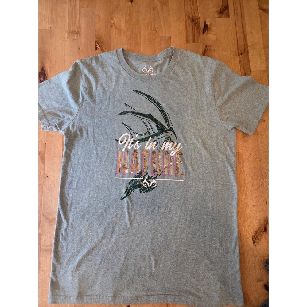 Realtree 'It's in my Nature' Graphic T-Shirt size M